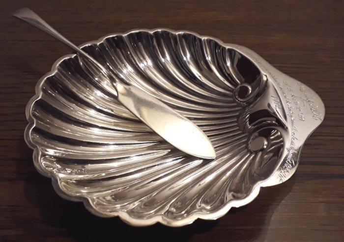 Butter dish