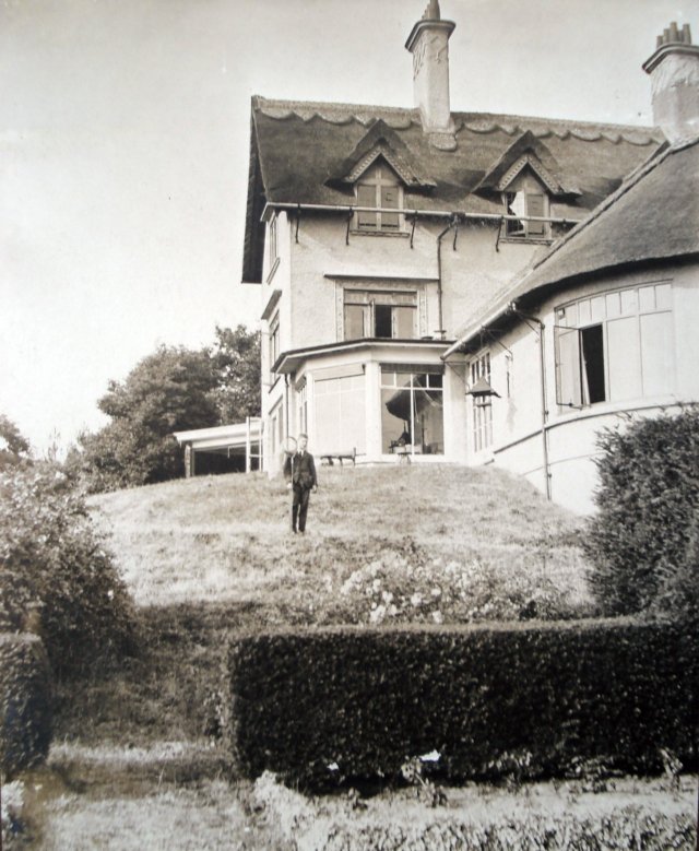 House with extension