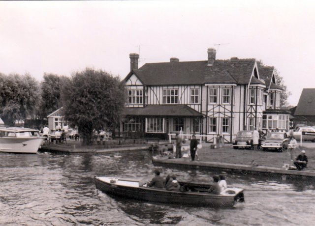 Bridge Hotel potter